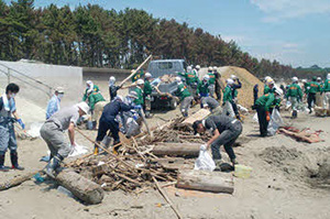 東日本大震災で活動する防災士隊